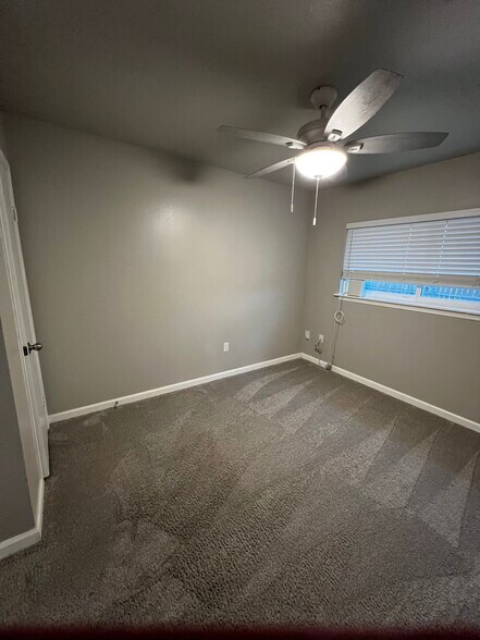 Building Photo - 100 Bugle Ct