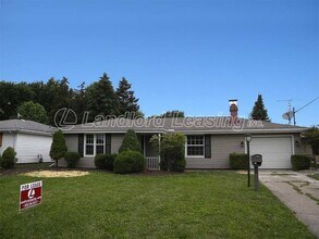 Building Photo - Beautiful 3-Bedroom Ranch with Fenced Yard...