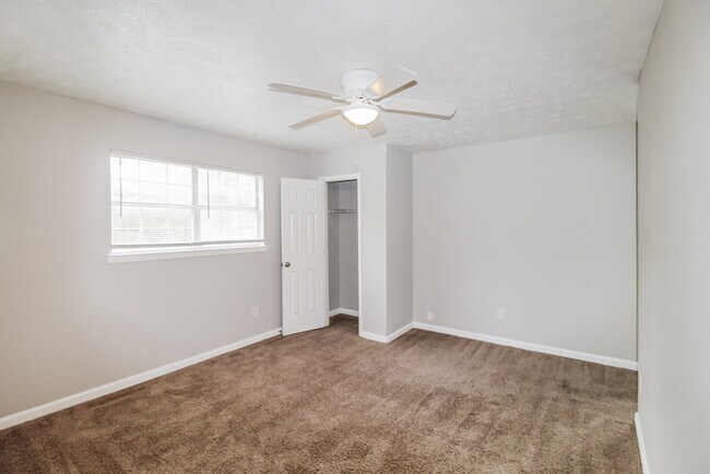 Building Photo - 2175 Red Rose Ln