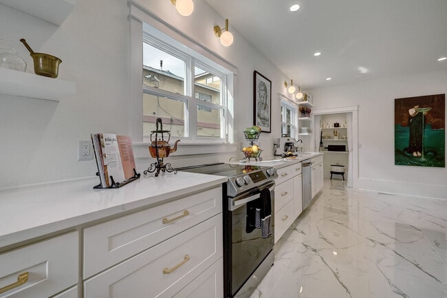 Building Photo - 20 M L King Ave