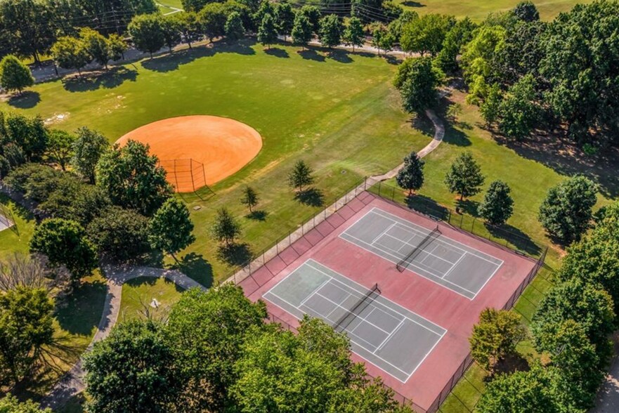 Neighborhood - field / courts - 688 Exchange St SE