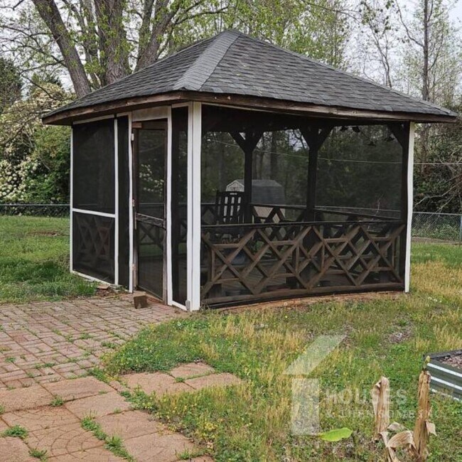 Building Photo - 423 Rollingwood Dr