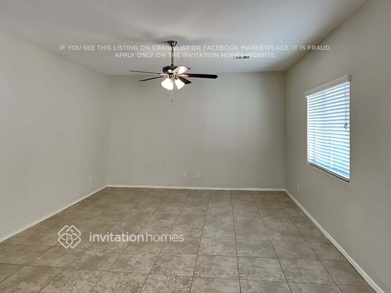 Building Photo - 2101 E Caspian Way