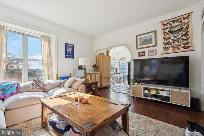 Building Photo - 344 Green Ln