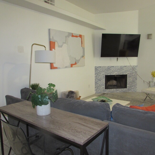 Building Photo - 51240 Avenida Velasco