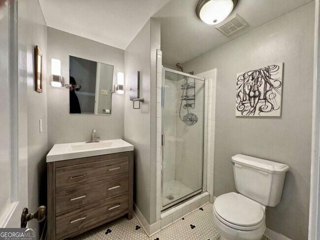 Building Photo - 37 Willow Glen NE