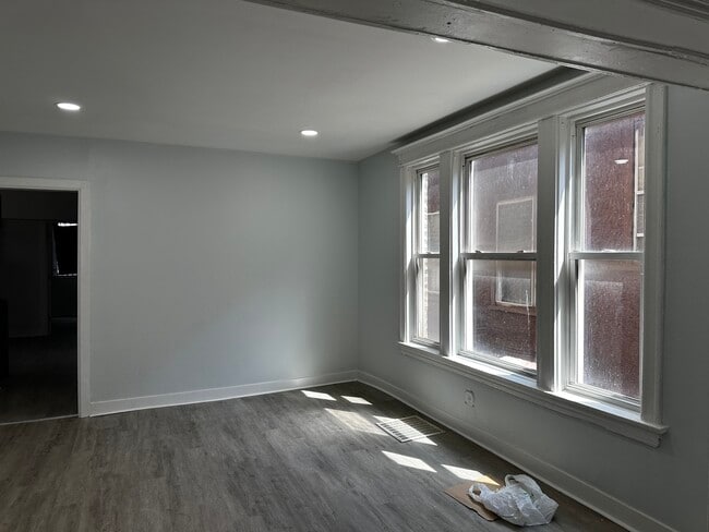 Building Photo - 7621 S Eberhart Ave