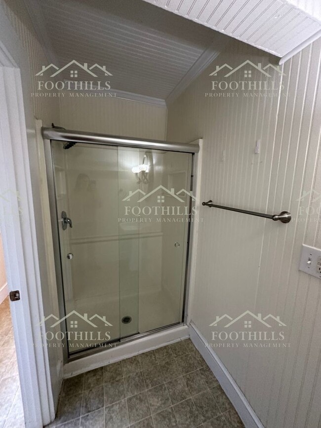 Building Photo - Beautifully updated cottage! 3-Bedroom/2-B...