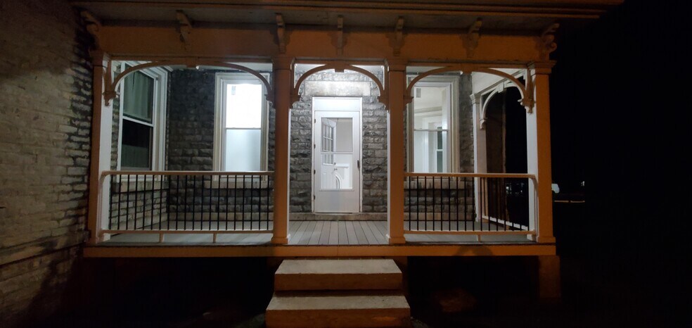 Building Photo - 515 W Washington St