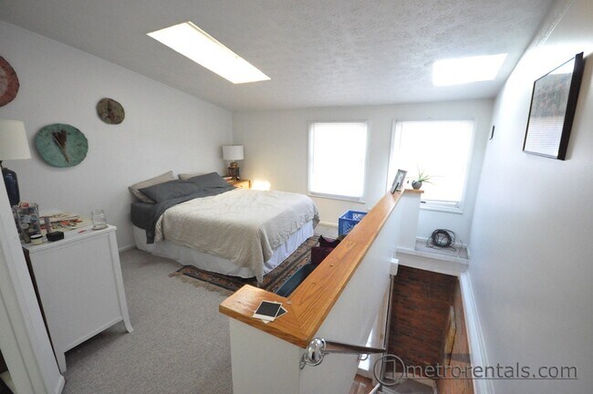 Building Photo - 310-312 Blenkner