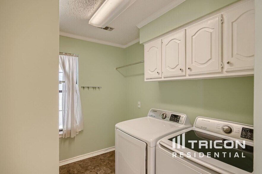 Building Photo - 830 Mill Creek Cir