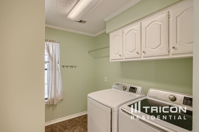 Building Photo - 830 Mill Creek Cir