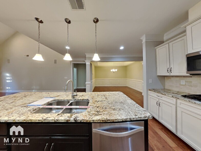 Building Photo - 5113 Pansley Dr