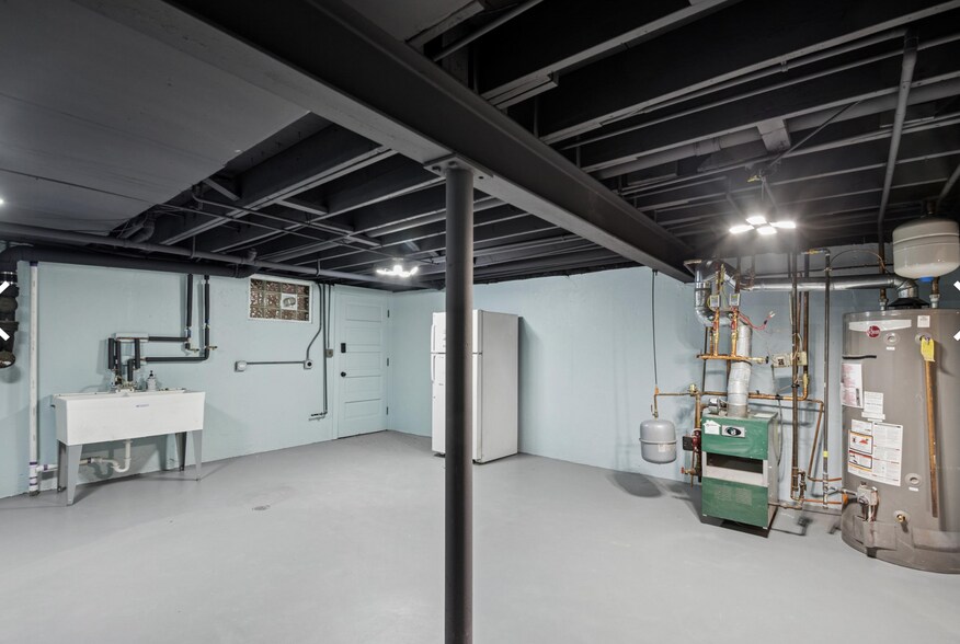 Building Photo - 4201 N Paulina St