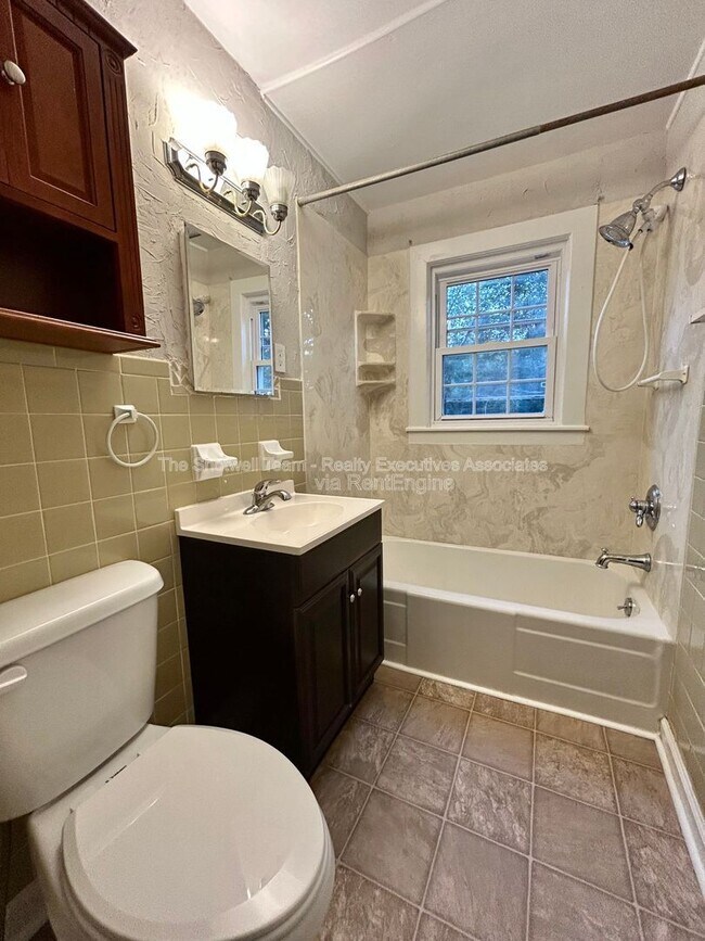 Building Photo - 4403 Cypress Ln SW