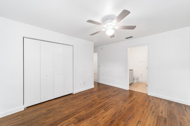 Building Photo - 3630 NE 8th Pl