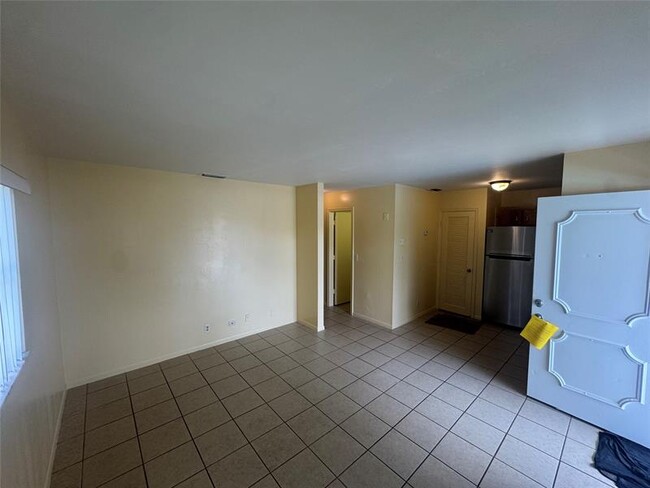 Building Photo - 5162 NE 6th Ave