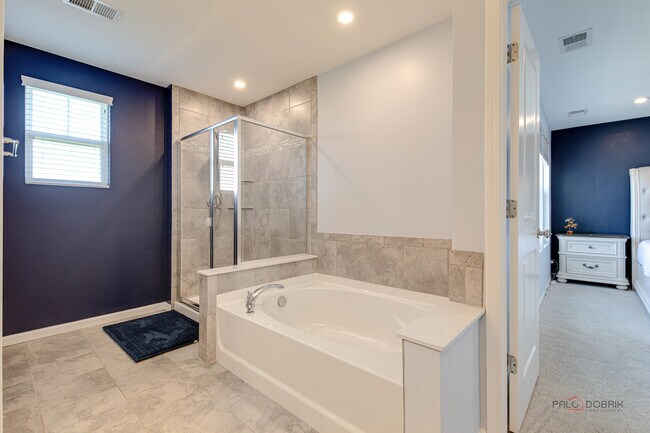 Building Photo - 573 Watercress Dr