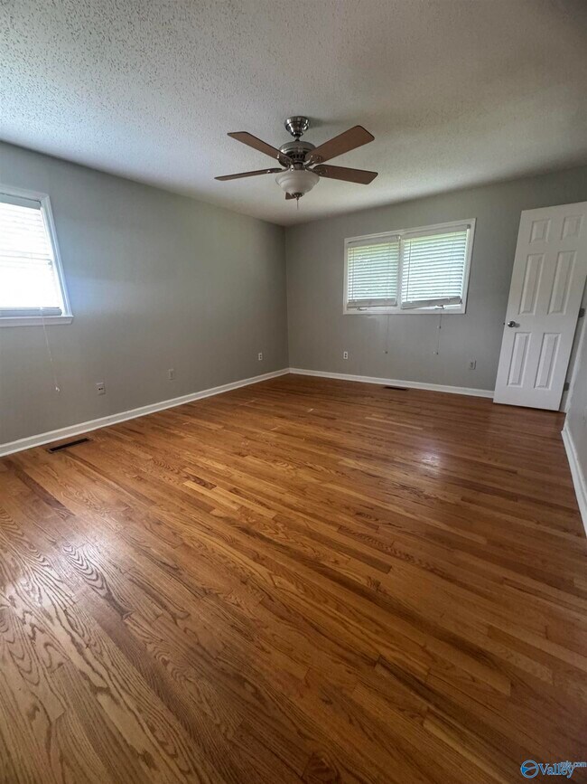 Building Photo - 4718 Rutledge Dr NW