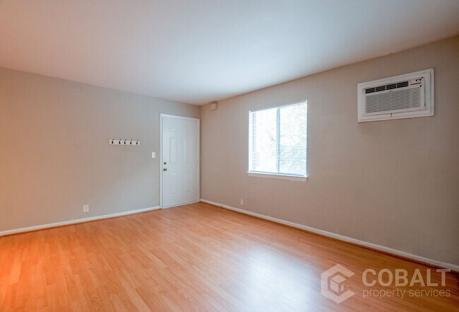 Building Photo - 905 Greenwood Ave NE