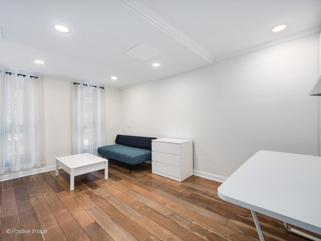 Building Photo - 21 W Goethe St