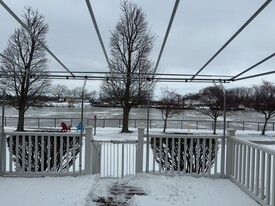 Building Photo - 140 Niagara Shore Dr