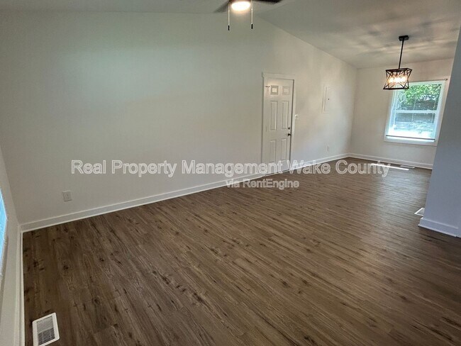Building Photo - 2325 Quartz Ct