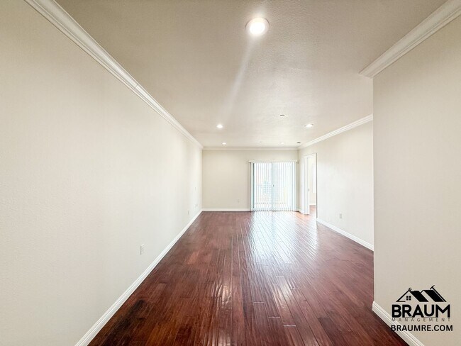 Building Photo - 332 S Virgil Ave