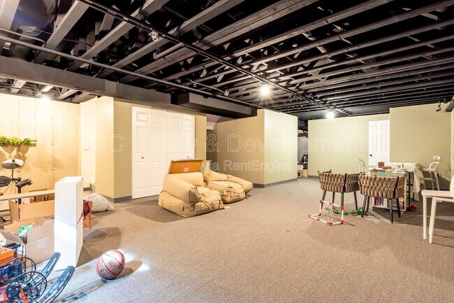 Building Photo - 375 Didier Ct