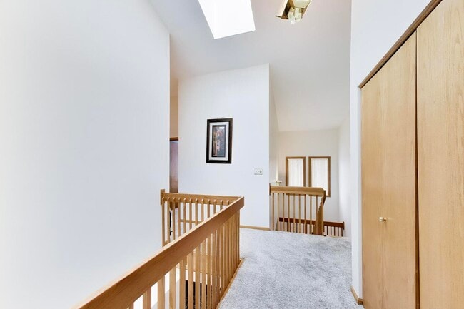 Building Photo - 943 W Essex Pl