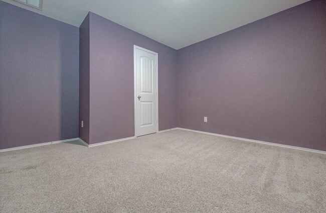 Building Photo - 303 Euclid Ln