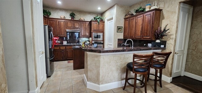 Building Photo - 1001 Llano Trce