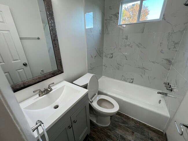 Building Photo - 1901 Beaver Rd