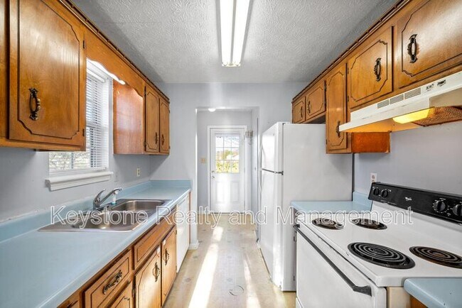 Building Photo - 609 Artic Ave