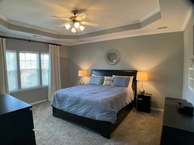 Building Photo - Meticulously maintained 3 bed, fenced yard...