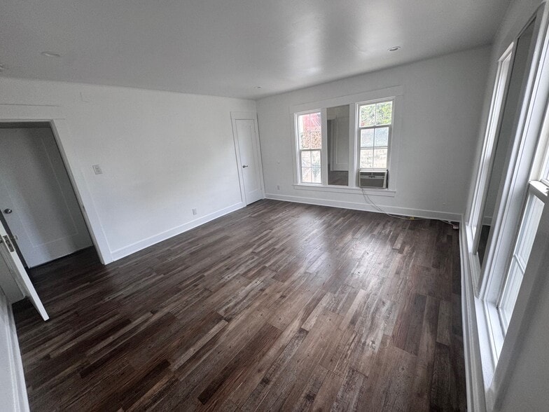 Primary Bedroom - 1261 1/2 S Plymouth Blvd