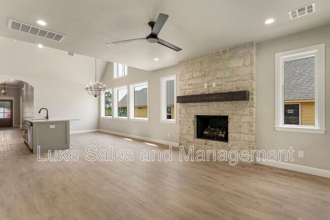 Building Photo - 4136 Abbey Pk Dr