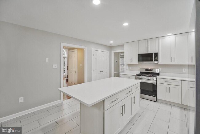 Building Photo - 4287 Exeter Dr