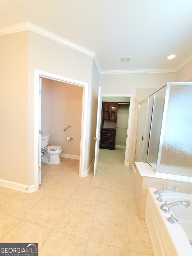 Building Photo - 6411 Hickory Springs Cir