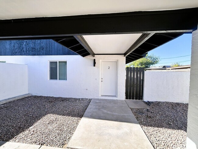 Building Photo - 1 MONTH FREE RENT! Scottsdale/Tempe Beautifully Remodeled 3 bed 2 bath with Yard!