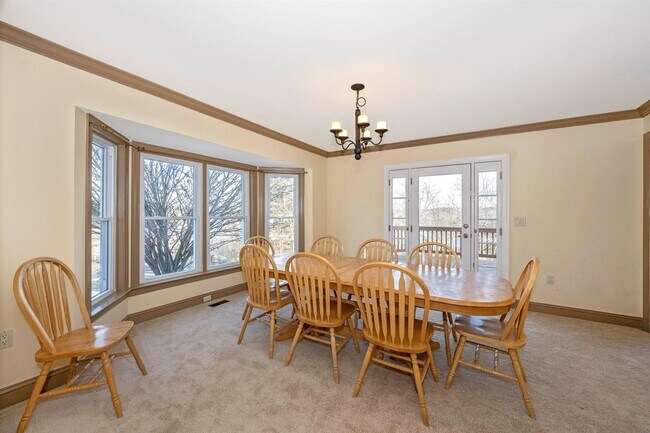 Building Photo - WELLER ESTATES