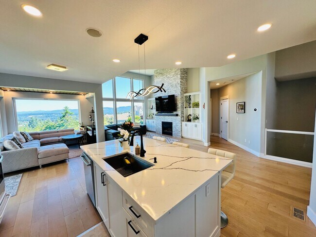 Building Photo - Stunning Custom Camas Home