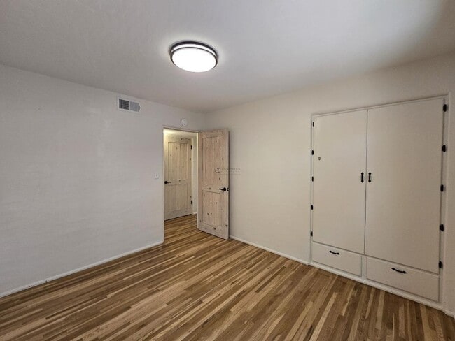 Building Photo - 130 Solana Dr