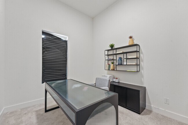 Building Photo - 1517 D Vermont St