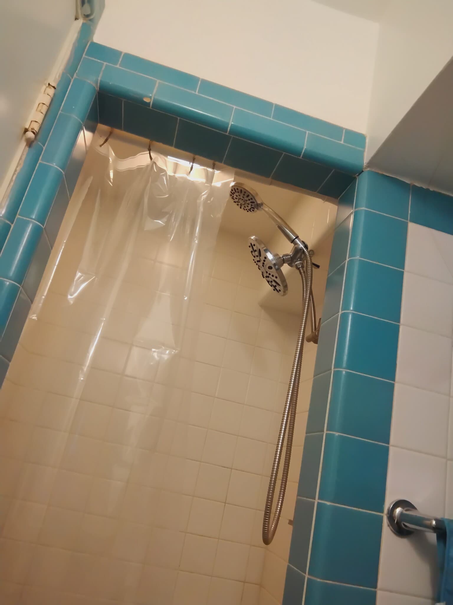 Shower - 2301-2303 W McKinley Ave