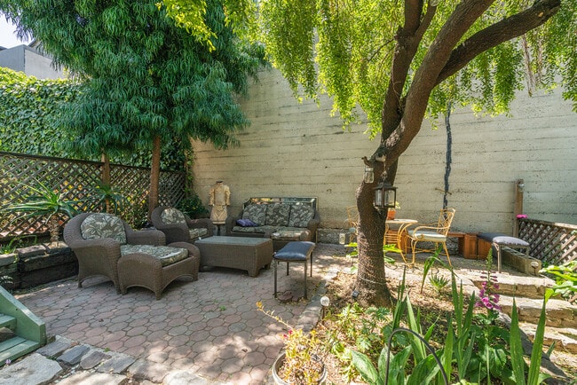 Building Photo - 344a Utah St