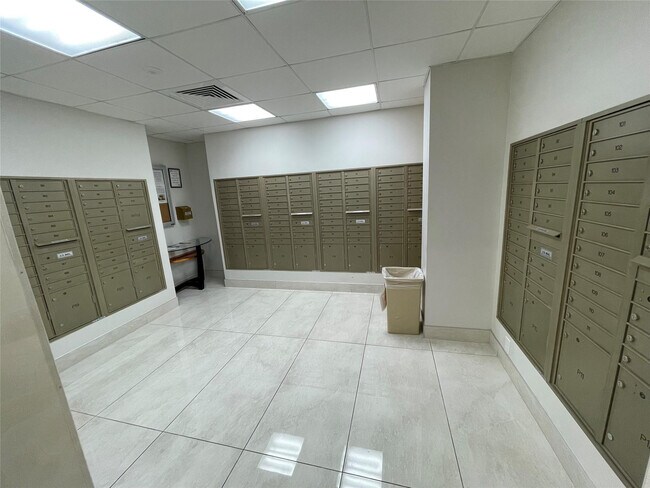 Building Photo - 3550 Galt Ocean Dr