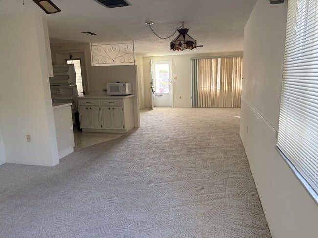 Building Photo - 10802 Laburnum Dr