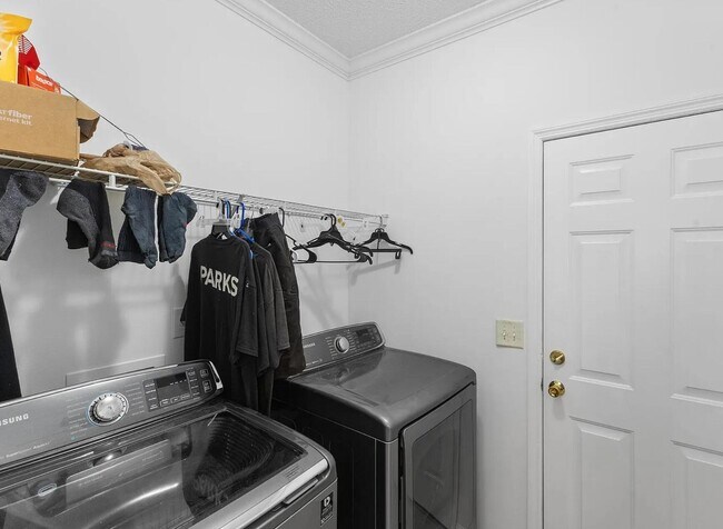 Building Photo - 3513 Seneca Ave