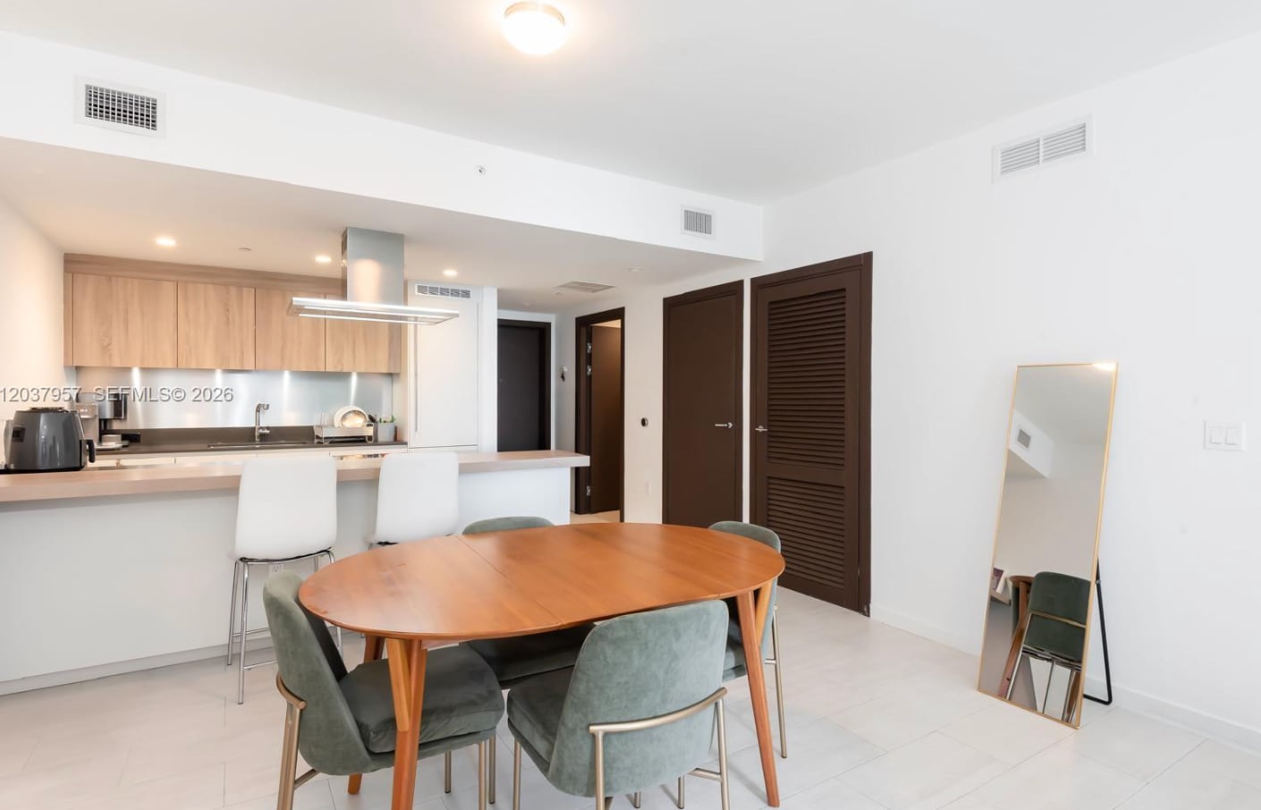 Building Photo - 1000 Brickell Plz
